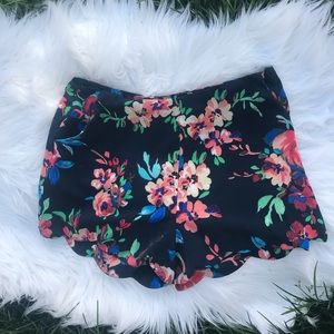 Love tree Los Angeles Boho Floral shorts L